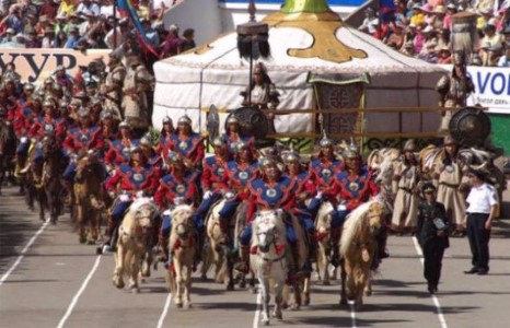 Наадмын тасалбарыг 8, 9-нд Дүнжингарав, Драгон, Мишээл, Оргил төвүүдэд худалдаална