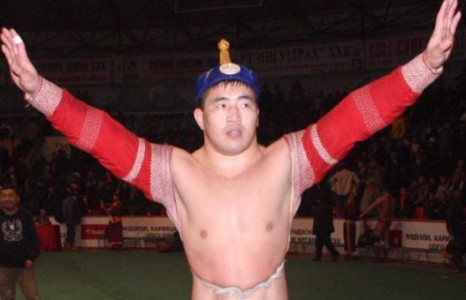 Ц.Содномдорж арслангийн цолны мялаалга наадам болж байна