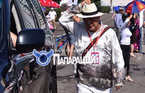 Том том үсэрсэн хүн том хар машин унаж дарга болоод таг чимээгүй