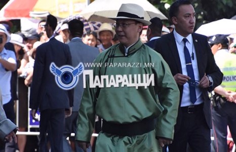 Дээгүүр нисдэг ерөнхий сайд