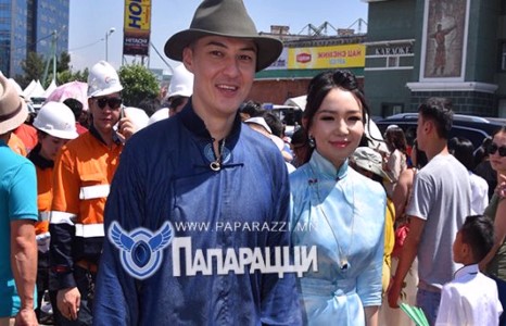 Чинээлэг аав, улс төрч ахтай хосууд