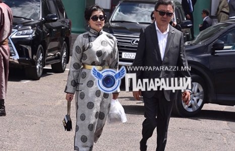 Та энд баярлаад, УИХ-д дэмжиж гаргасан тойрог чинь тэнд шатаад л