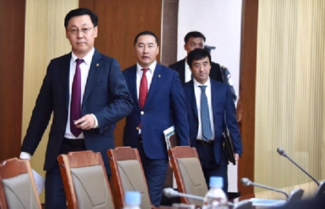 Засгийн газар шатахууны үнэ буурах боломжийг боомилсон уу?