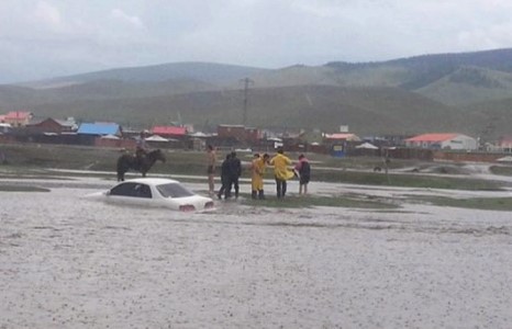 Голуудын ус үерийн түвшнээс даваад байна