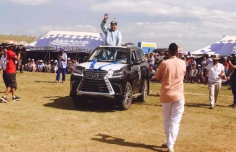 Ц.СОДНОМДОРЖИД НУТГИЙН ЗӨВЛӨЛ НЬ “LEXUS 570” БЭЛЭГЛЭЛЭЭ