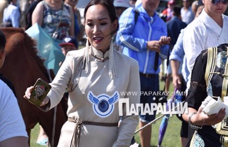 Жүжигчин Отгоо Мөрөөдлийн театраар овоглоод жаргалтай явна