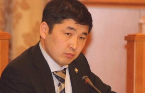 Г.Шийлэгдамба сайдын төлбөрөө төлөх гэж яваад алдав. Н.Энхбаяр дарга баярлаж байгаа биз