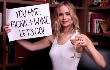 Женнифер Лоуренс хамтдаа уухыг санал болгов