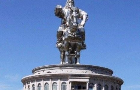 Америкийн үндсэрхэг үзэлтнүүдийн сонинд Чингис хааны хөшөөг буулгах ёстой гэжээ
