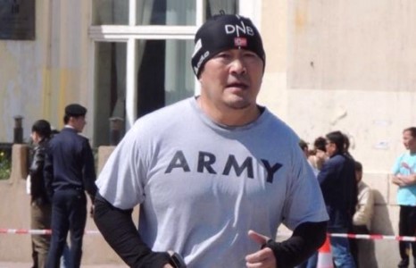 Ерөнхийлөгч Х.Баттулга залуучуудтай хамт дасгал хийж, гүйлээ