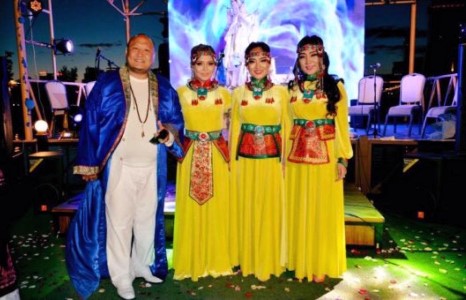 Дуучин Дэлгэрмөрөнгийн охид