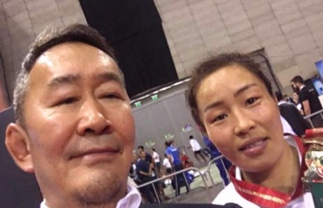 Ерөнхийлөгч Х.Баттулга МУГТ Д.Сумъяагийн барилдааны үеэр нулимс унагалаа