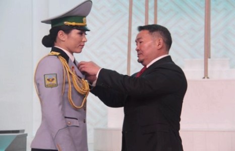 С.Батцэцэгт Хөдөлмөрийн баатар цол олголоо