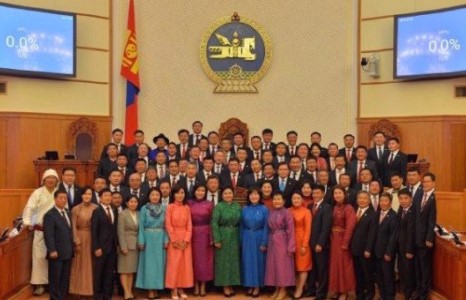 Засгийн газрыг огцруулах бичигт 31 гишүүн гарын үсэг зурлаа