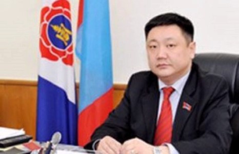 Намаасаа урвасан Э.Мөнх-Очир Нийслэлийн бодлогыг унагаахаар яваа юу?