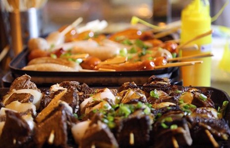 Хос билгүүн зул ХХК-ийн Викус ресторан Гэрэлт гудамжинд амтатны гайхамшгийг мэдрүүлж байна