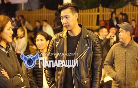 Загвар өмсөгч Галаа гэрэлт гудамжинд бизнес хийгээд байна уу?