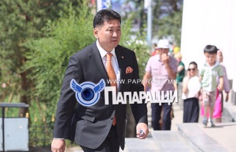 Намын даргын суудалд залрах уу эс залрах уу?