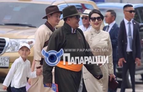 Дэд даргын дээл чамин байна даа