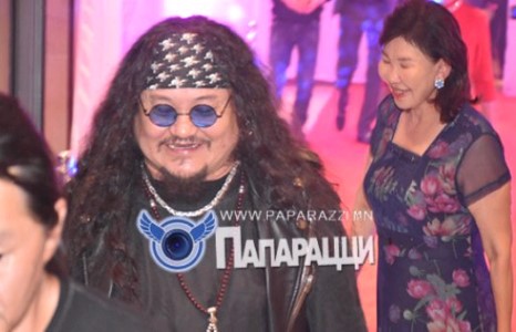 Рок попын загалмайлсан эцэг