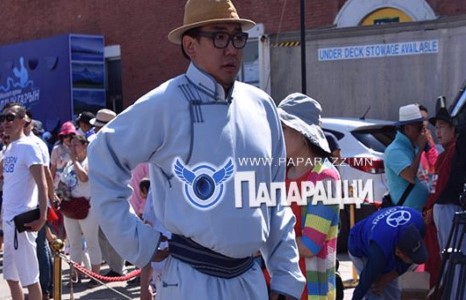 М.Энхболдын томоотой хүү