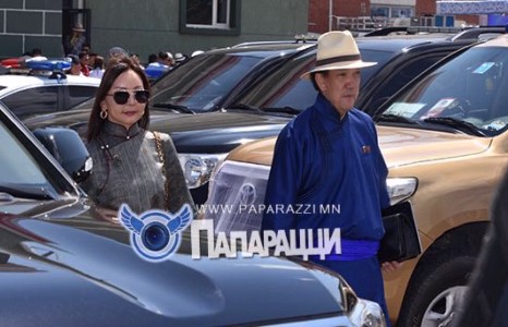 Идэж дуусдаггүй Банхар Батзориг 