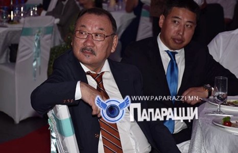 Улс төрд оруулж болохгүй хүн