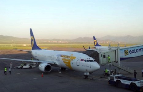 Улаанбаатар-Токио чиглэлд ниссэн БОИНГ 737 онгоц ослын буулт хийлээ
