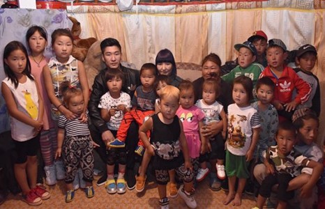 Сайхан мэдээ: Хос билгүүн зул ХХК-ий Захирал Б.Зулаа Сарнай бүсгүйн хүүхдүүдийг дахин баярлуулжээ