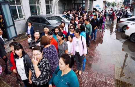 Дэлхийн жишиг цалинтай болох тэмцэлд 34,000 багш нэгджээ