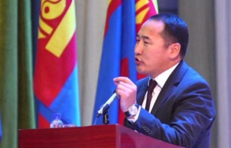 Ж.Эрдэнэбатын фракци яруу найрагч Ж.Мөнхбатыг Ерөнхий сайдад дэвшүүлэхээр ярилцаж байна