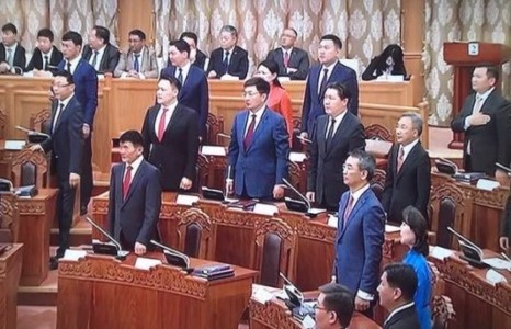 “...Бид чинь МАН-д байна уу, МАК-д ажиллаад байна уу?!”