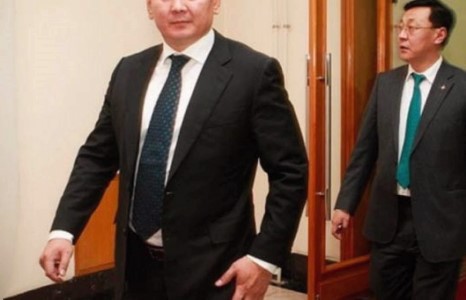 Шадар сайд У.Хүрэлсүх албан тушаалаасаа огцрох өргөдлөө өгчээ