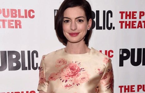 Хакерууд жүжигчин Энн Хэтэуэйн ”нүцгэн” зургийг хулгайлаад нийтэлжээ