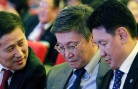 С.Баяр, Н.Багабанди, Сү.Батболд нарын гар хөл бологчдоор шинэ ЗГ-ыг бүрдүүлбэл үхэх ихдэж, уйлах багадна