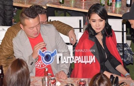 Мянганбаярын экс хайр Намуунаа хаагуур юу хийж байна