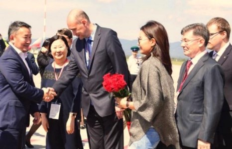 Ерөнхийлөгчийн охин Б.Намууны хувцаслалт шүүмжлэлд өртөв