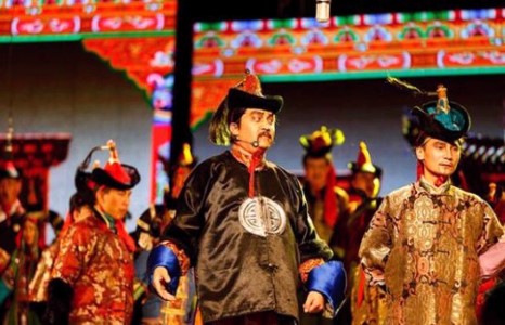 “Учиртай гурван толгой”-г үнэгүй үзээрэй