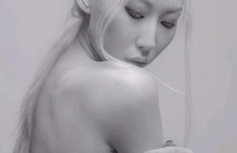 Загварынхны уламжлал ёсоор MNTM шоуны ялагч Цэрэндолгор нүцгэлжээ