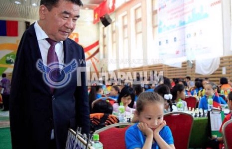 Дэлхийд цөөн байх Оросын содон сор болсон машинуудын парадыг   Алтан Жолоо Группын Ерөнхийлөгч В. Энхбаатар хийнэ