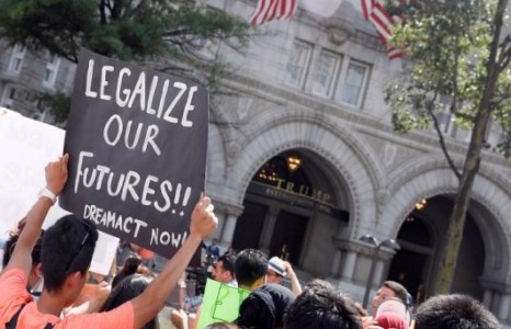 Трамп 800 мянган цагаачийг хөөнө