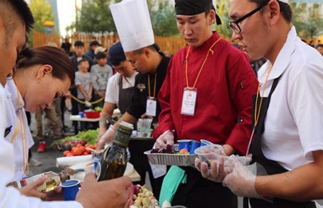 Иргэдийн амтлах мэдрэмжийг дорд үзсэн Гэрэлт гудамжны Food Festival