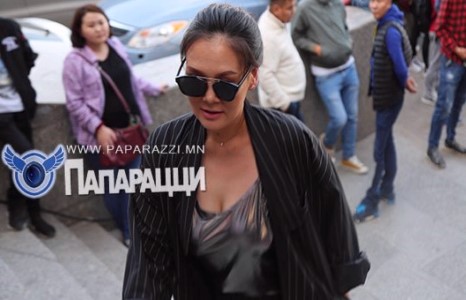 Жүжигчин Нямка архинаас гарчээ