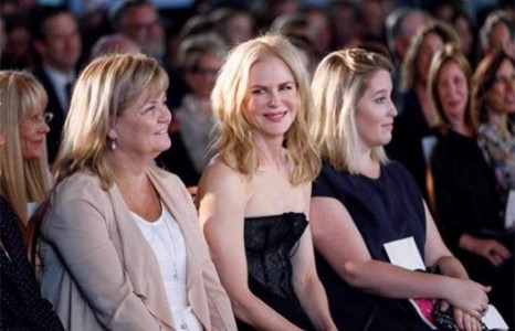 Николь Кидман хөхөвчгүй