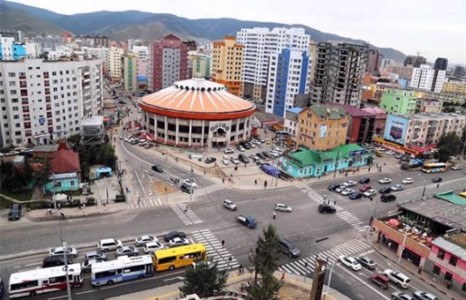 Өнөөдрөөс төв зам дээр зүүн эргэж болно