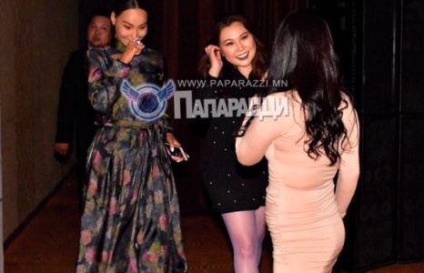 Урлагаас арай ч арчигдаагүй л явна