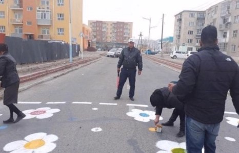 Хүүхдүүдэд зориулсан явган хүний гарц хийжээ