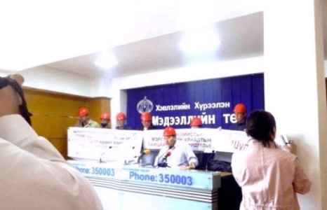 Өлсгөлөн зарлагч нэг тэрбум 200 сая төгрөг авчээ