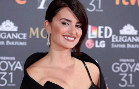 Пенелопа Круз насаар ялгаварлахын эсрэг