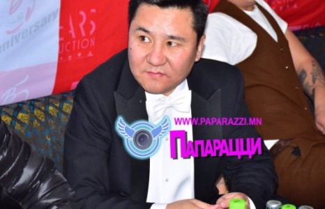 Үе үехэн үзэгддэг гайгүй маркетингтай дуучин